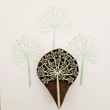 Load image into Gallery viewer, Allium flower wood block