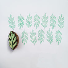 Load image into Gallery viewer, Daisy leaf wood block