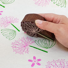 Load image into Gallery viewer, Allium flower wood block