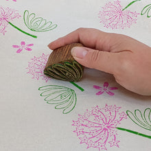 Load image into Gallery viewer, Small flower 5 wood block
