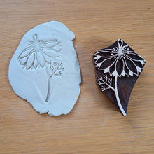 Load image into Gallery viewer, Nigella flower wood block