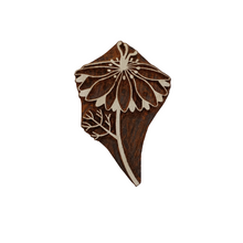 Load image into Gallery viewer, Nigella flower wood block