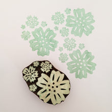 Load image into Gallery viewer, Primrose flower wood block