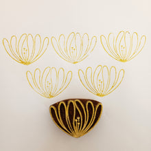 Load image into Gallery viewer, Small flower 5 wood block