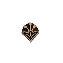 Load image into Gallery viewer, Small flower 2 wood block