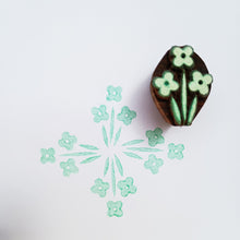 Load image into Gallery viewer, Small flower 4 wood block