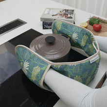 Load image into Gallery viewer, Echinacea oven gloves and tea towel set