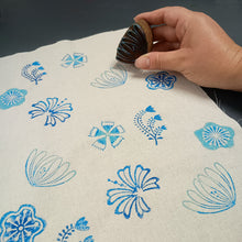 Load image into Gallery viewer, Botanical Wood Blocks Set - Medium flowers
