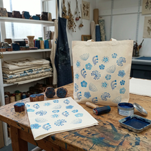 Load image into Gallery viewer, Botanical Wood Blocks Set - Medium flowers
