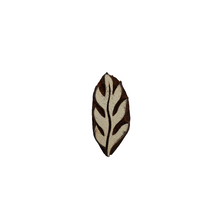 Load image into Gallery viewer, Daisy leaf wood block
