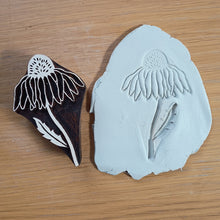 Load image into Gallery viewer, Echinacea flower (outline) wood block
