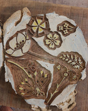 Load image into Gallery viewer, Small flower 3 wood block
