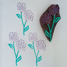 Load image into Gallery viewer, Periwinkle flower wood block
