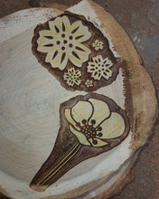 Load image into Gallery viewer, Primrose flower wood block
