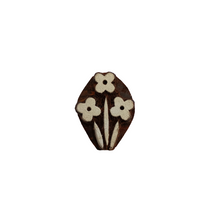 Load image into Gallery viewer, Small flower 4 wood block

