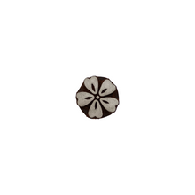 Load image into Gallery viewer, Small flower 3 wood block
