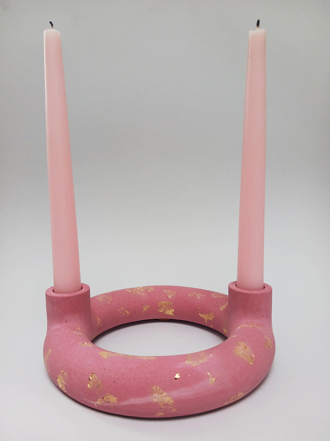 Dark pink circle candlestick with gold leaf
